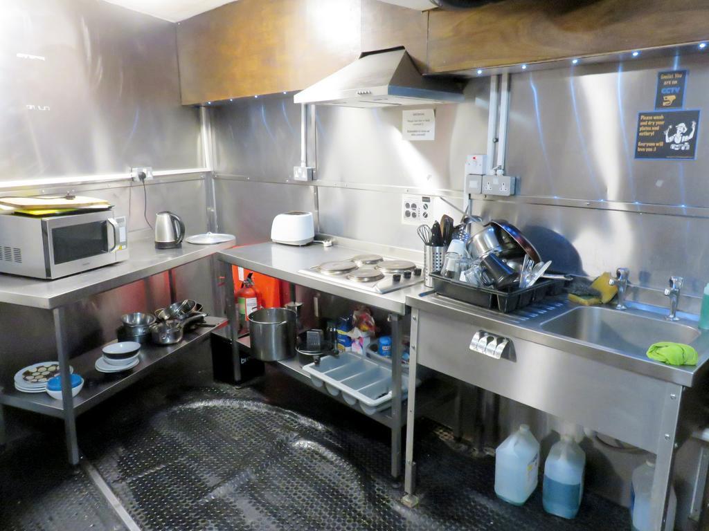 Home Brighton Backpackers Екстер'єр фото